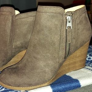 Brown Wedges